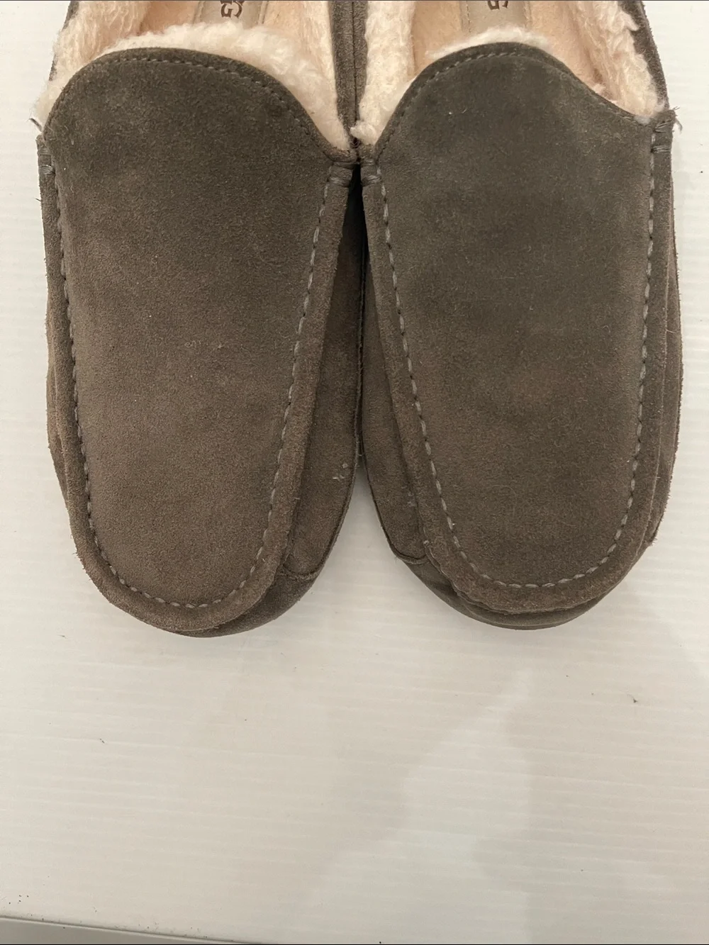 UGG WINTER ASCOT IN AN OLIVE SLIPPERS MENS SIZE 12